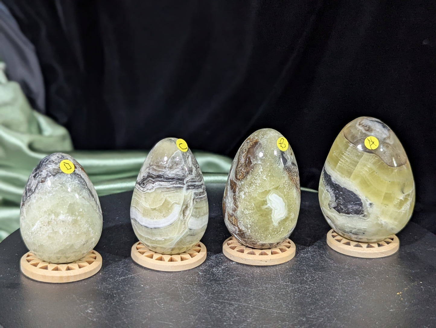 Brucite Crystal Eggs