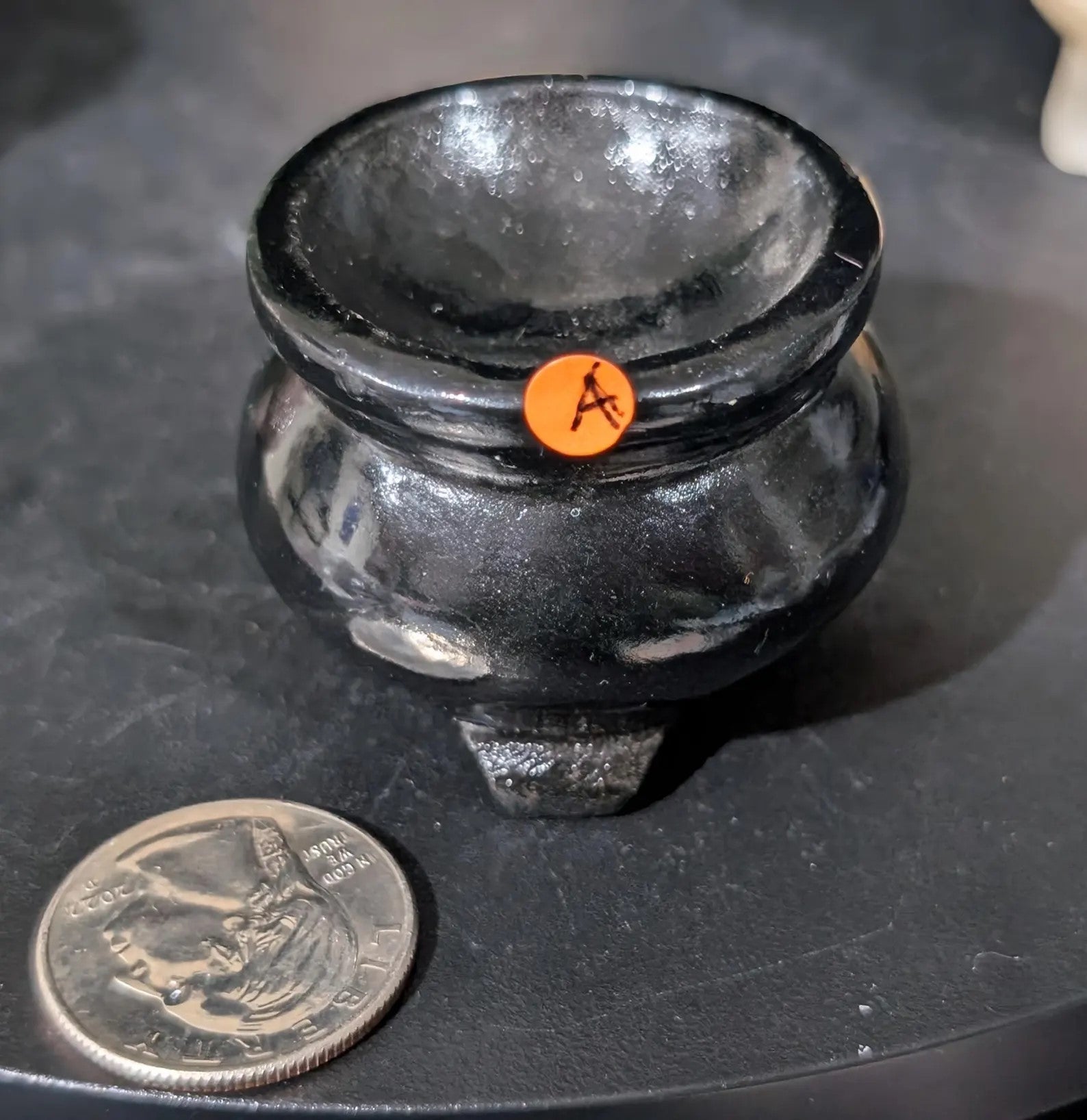 Black Jade Cauldron Sphere Holder