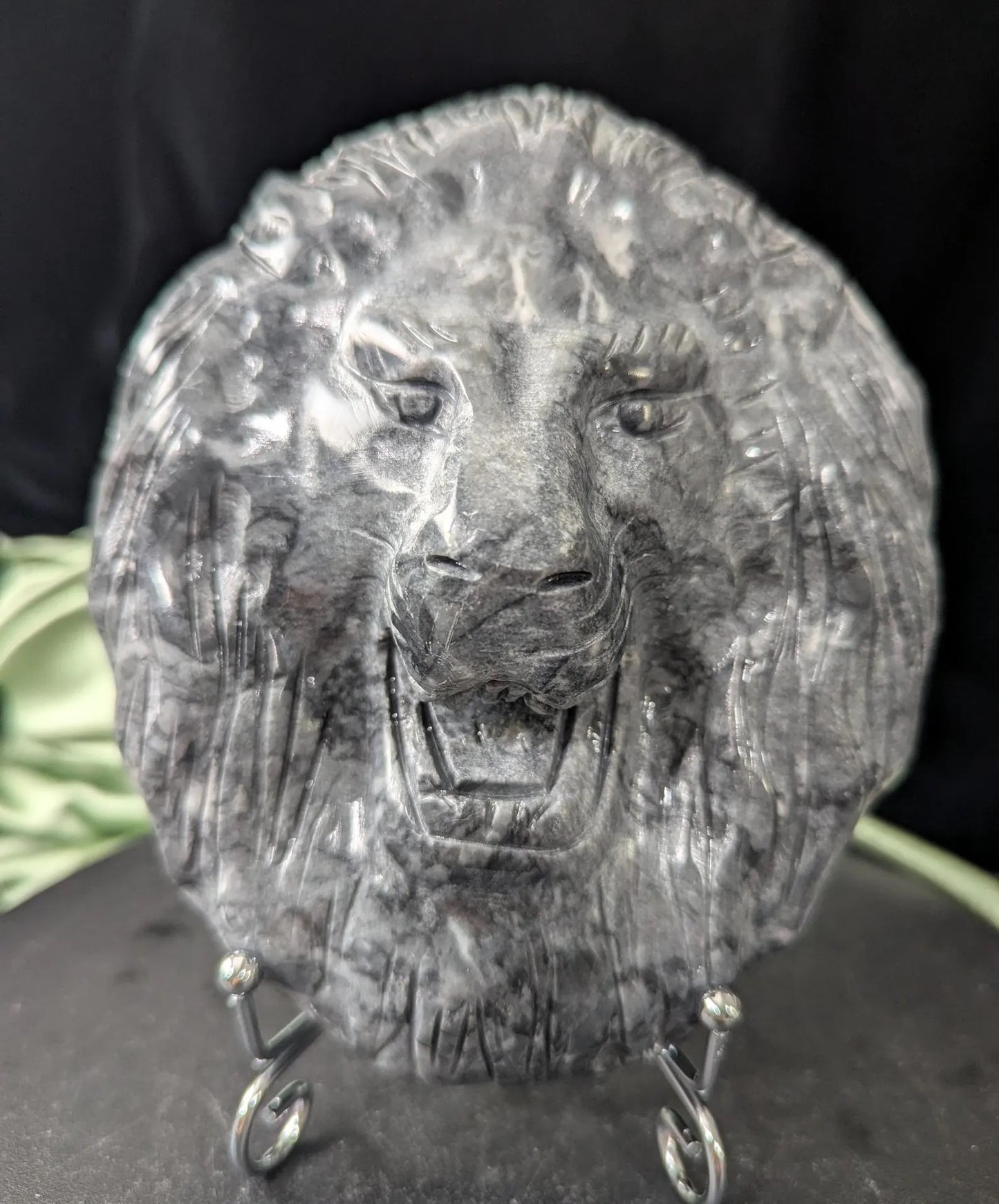 Black Jade Lion Head Carving 2D
