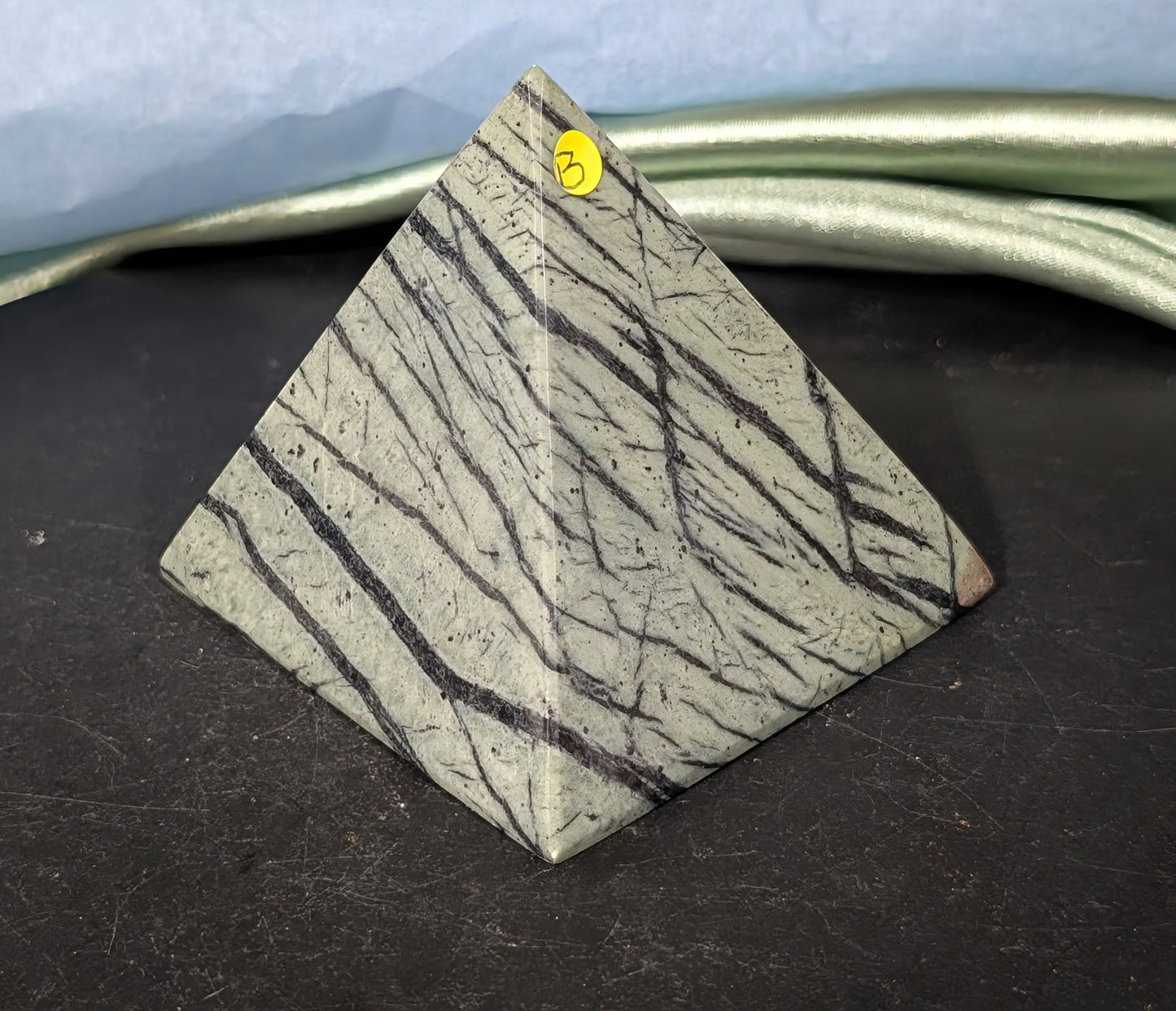 Black Line Serpentine Pyramid 1B1