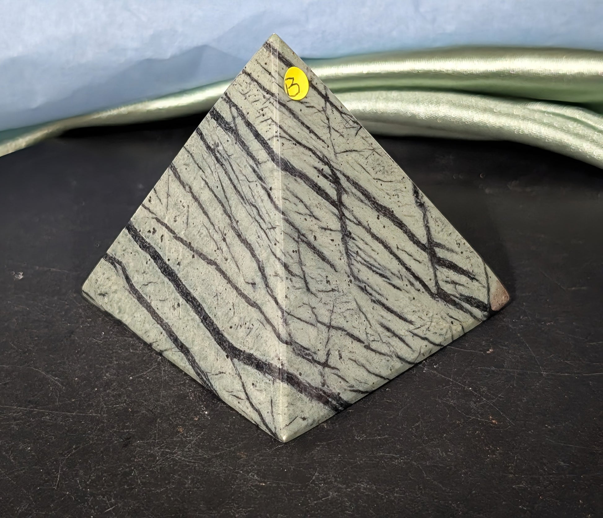 Black Line Serpentine Pyramid 1B1