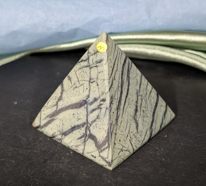 Black Line Serpentine Pyramid 1B2