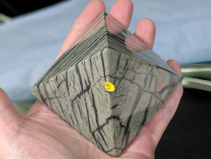 Black Line Serpentine Pyramid 1B3