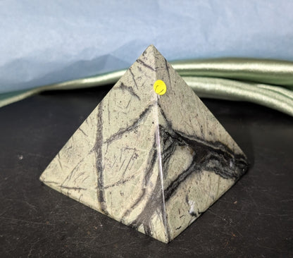 Black Line Serpentine Pyramid 1C1