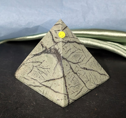 Black Line Serpentine Pyramid 1C2