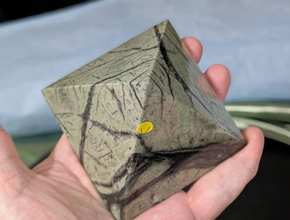 Black Line Serpentine Pyramid 1C3