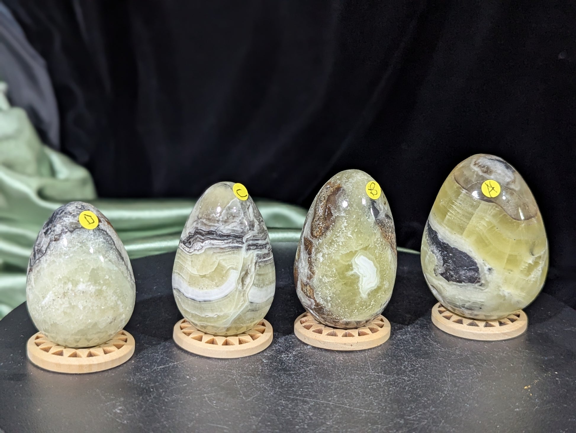 Brucite Crystal Eggs