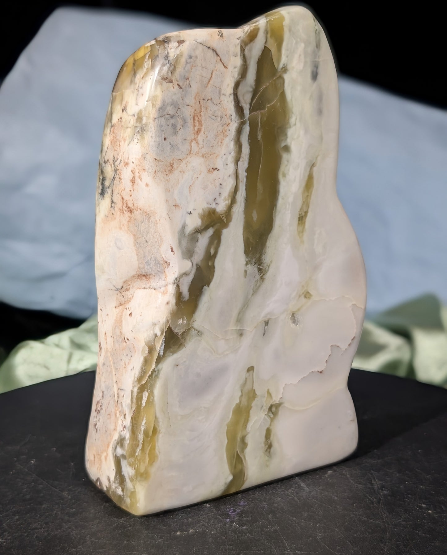 Creamy Green Vein Serpentine Freeform