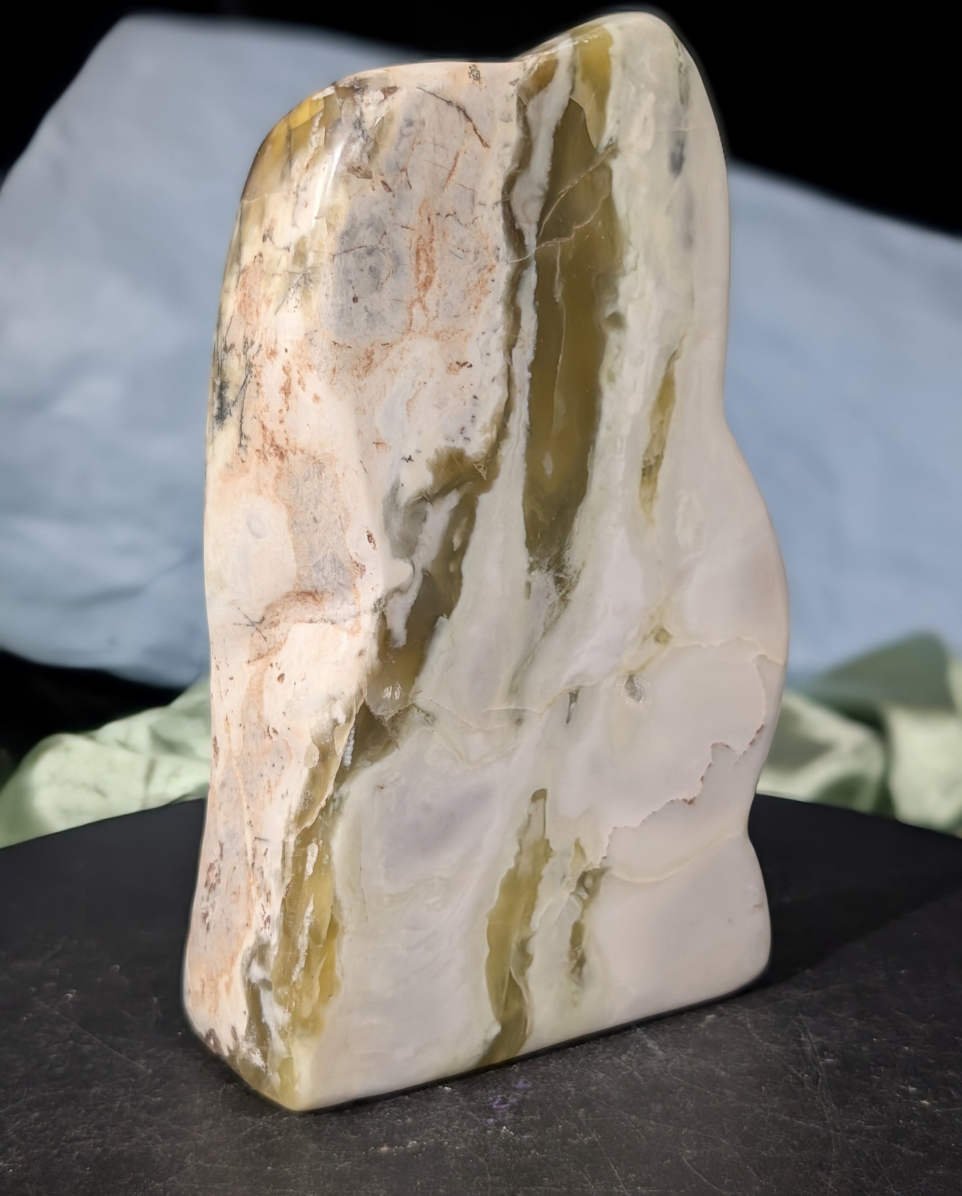 Creamy Green Vein Serpentine Freeform