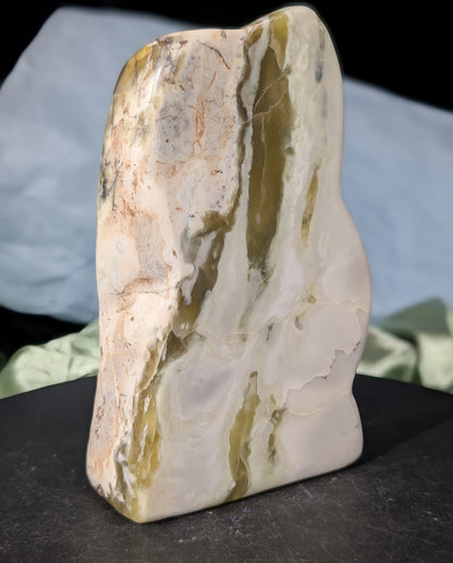 Creamy Green Vein Serpentine Freeform