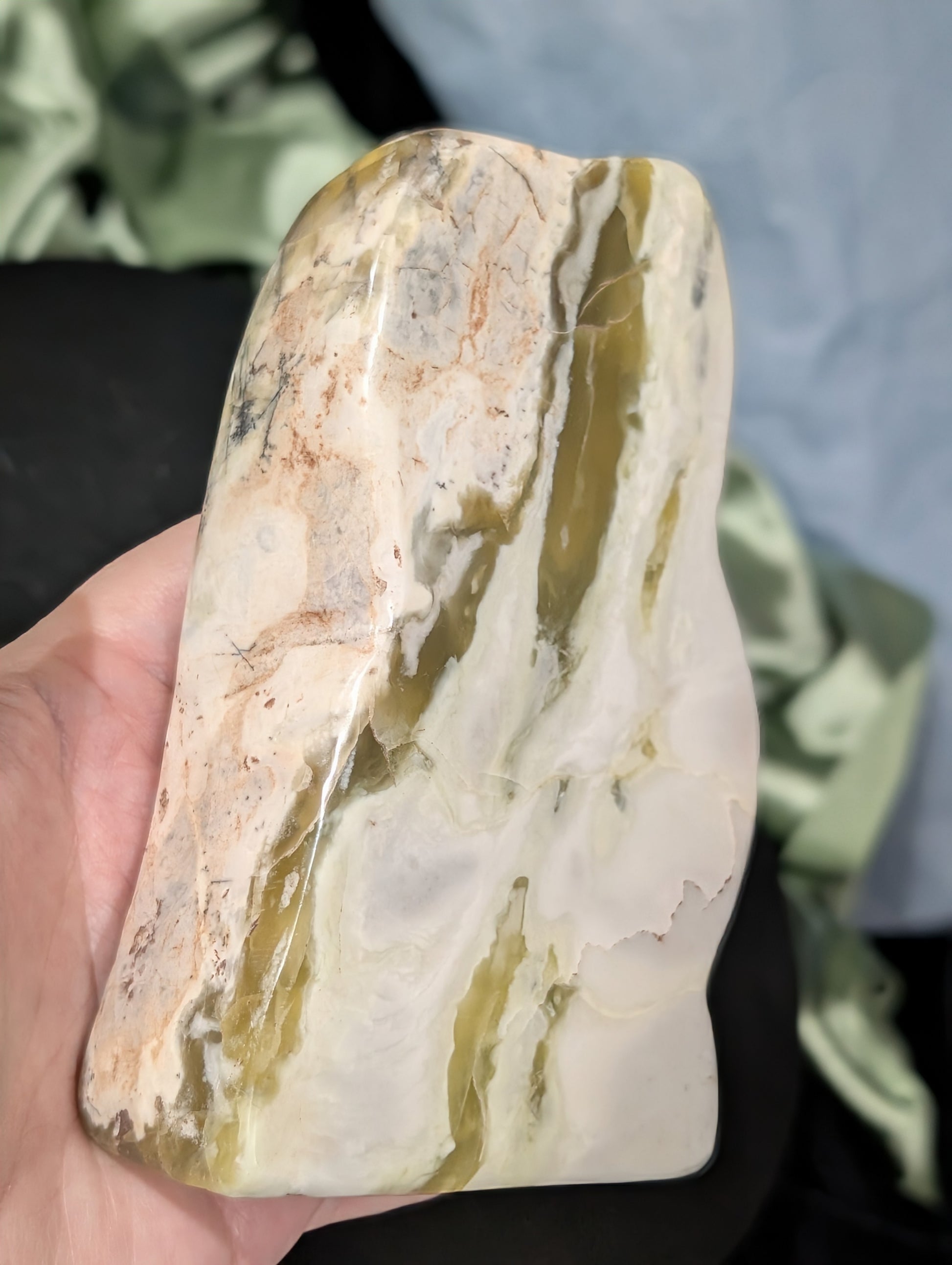 Creamy Green Vein Serpentine Freeform