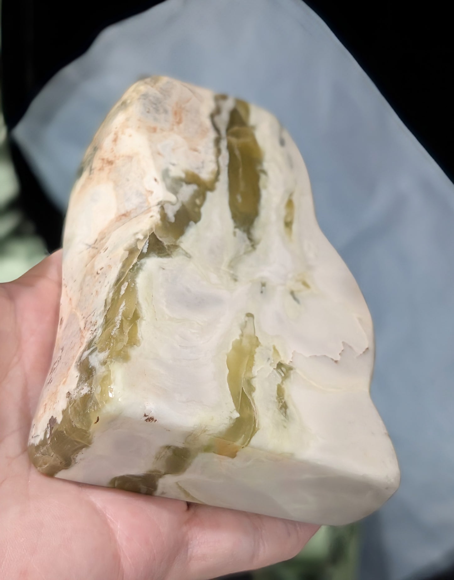 Creamy Green Vein Serpentine Freeform