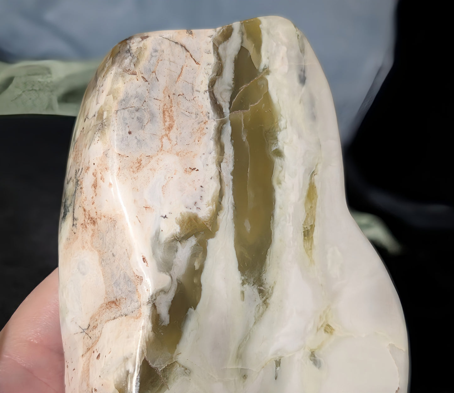 Creamy Green Vein Serpentine Freeform