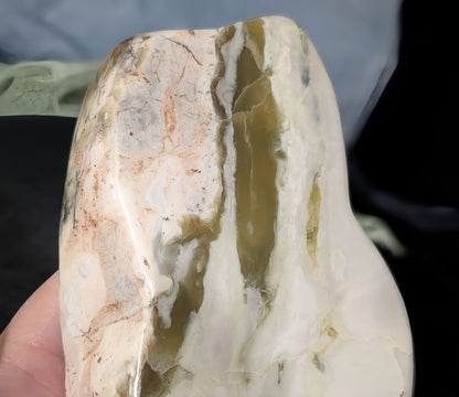 Creamy Green Vein Serpentine Freeform