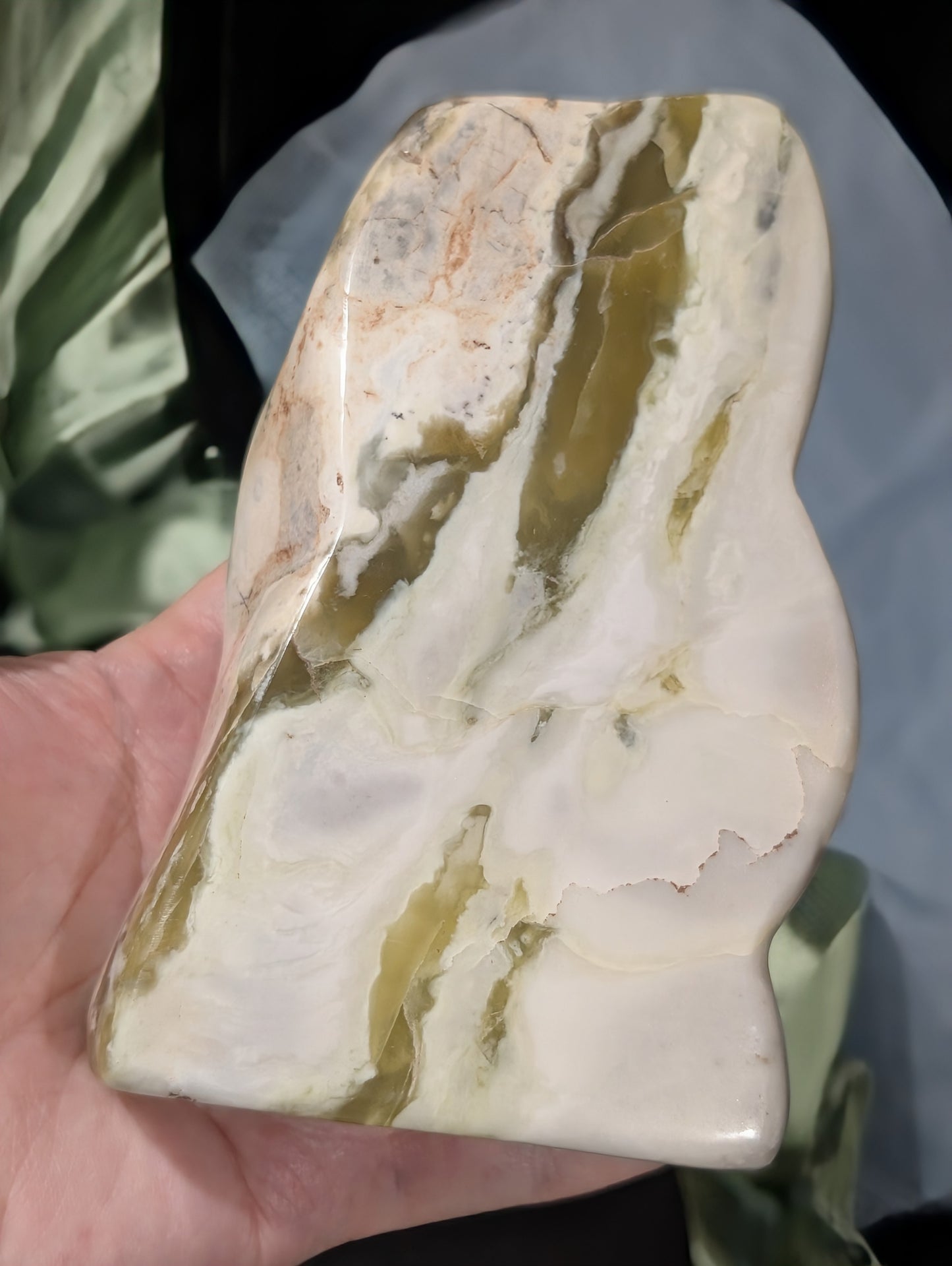 Creamy Green Vein Serpentine Freeform