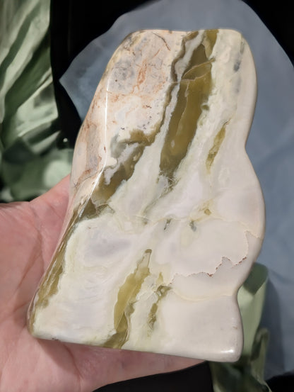 Creamy Green Vein Serpentine Freeform