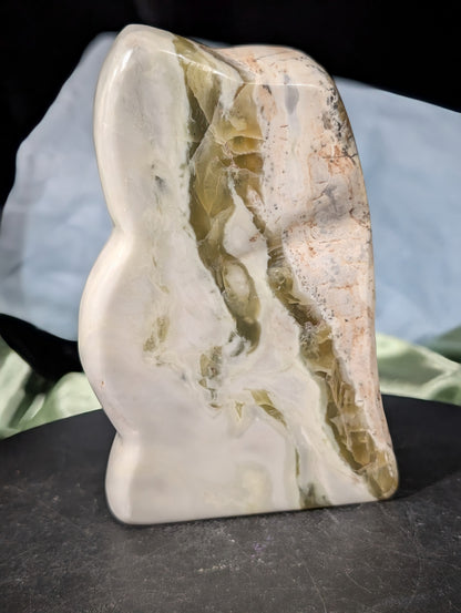 Creamy Green Vein Serpentine Freeform