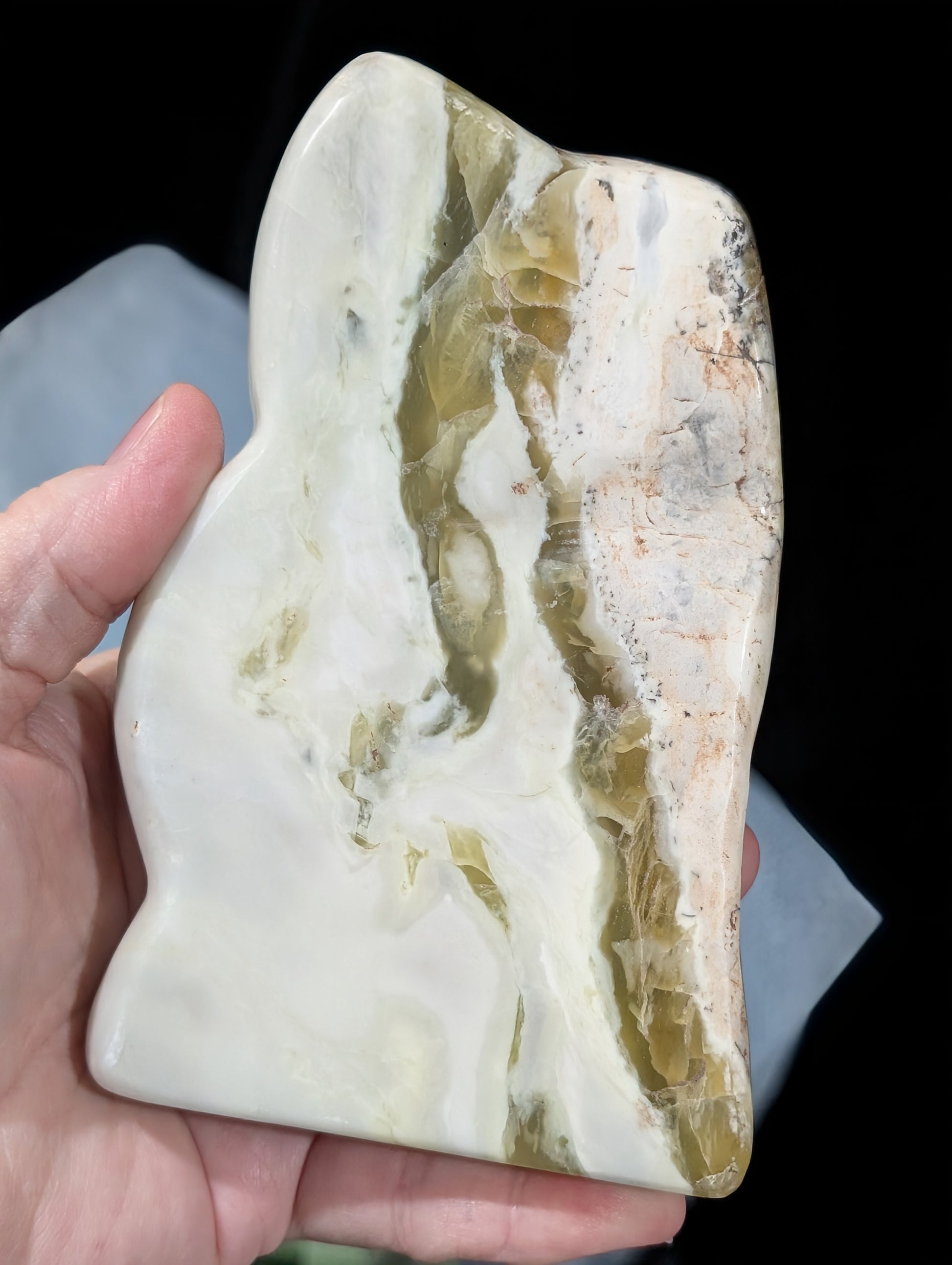 Creamy Green Vein Serpentine Freeform