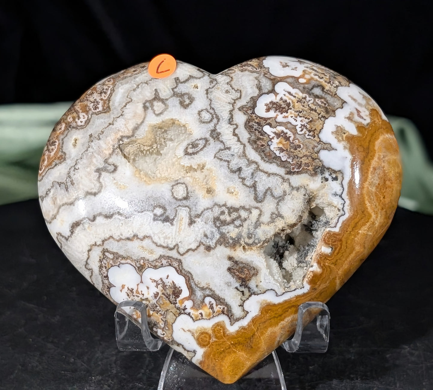 Dendritic Calcite Heart 1C2