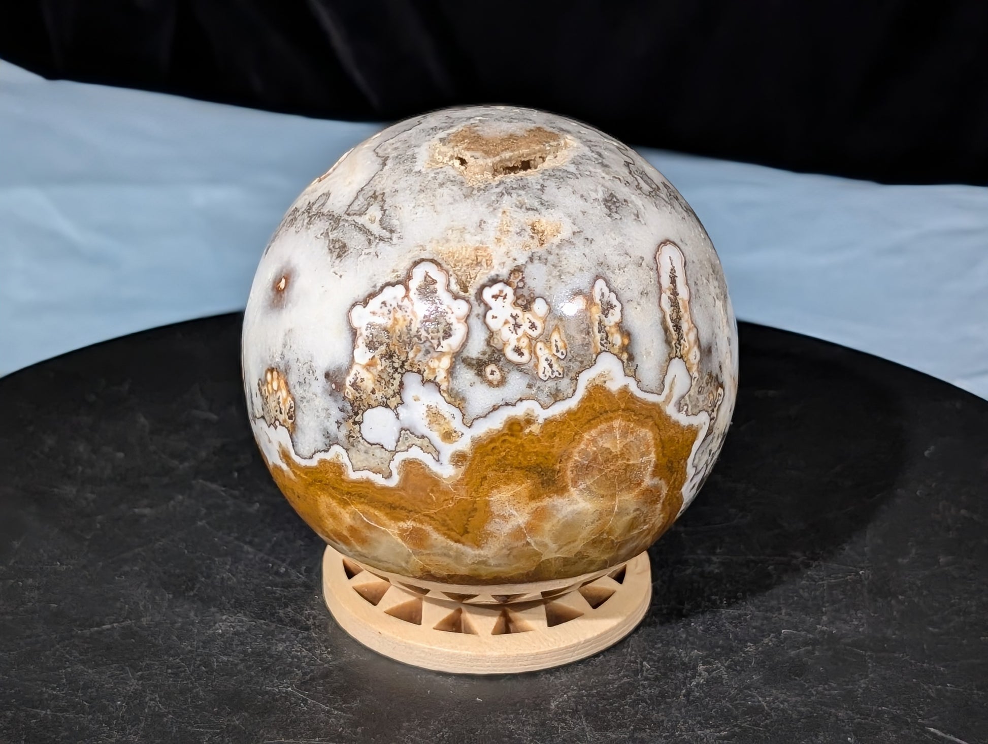 Dendritic Calcite Sphere