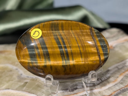 Flashy Tiger Eye Palm Stone