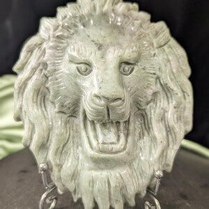 Green Jade Lion Head Carving