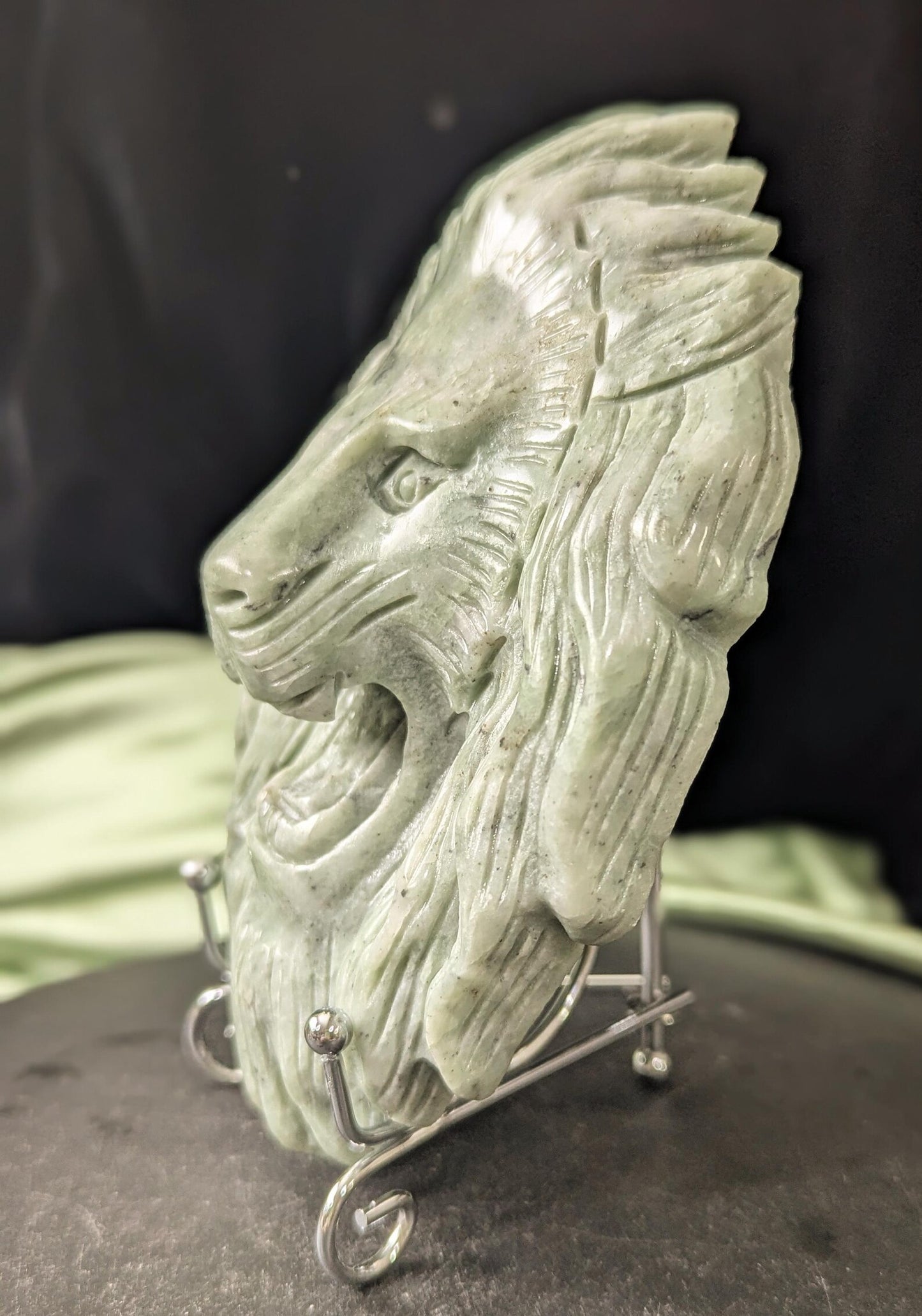Green Jade Lion Head Carving