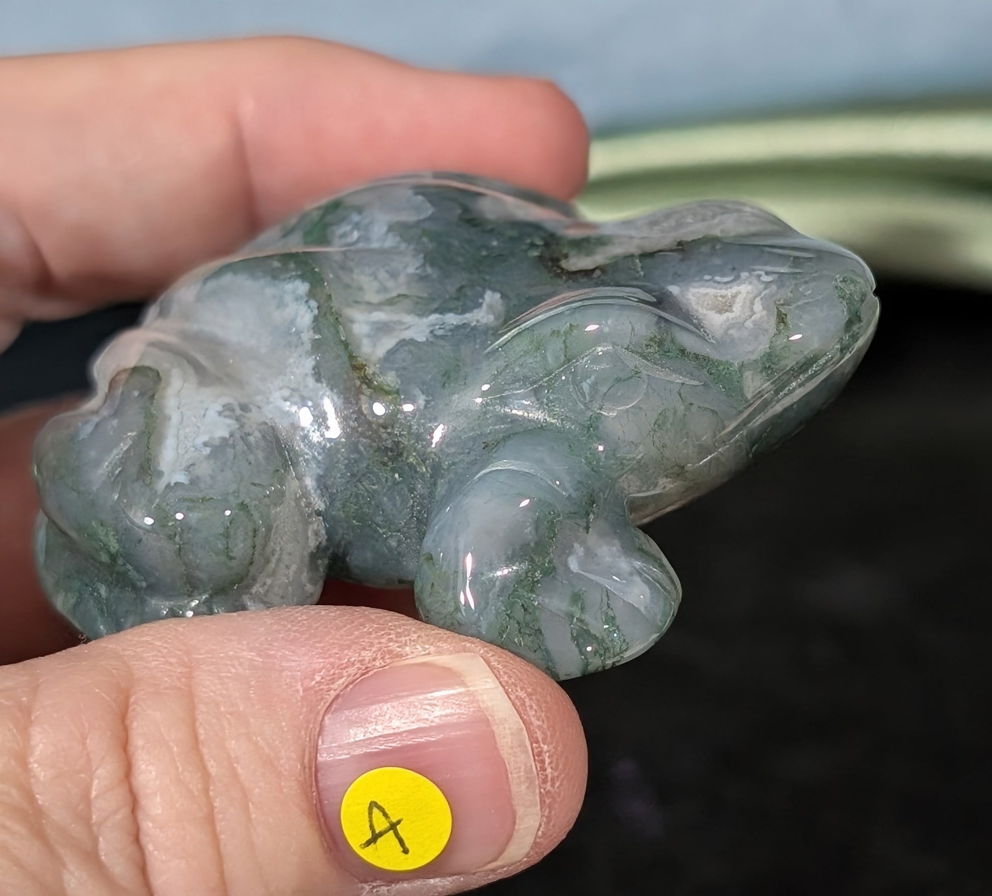Hand Carved Moss Agate Frog Figurine 1A1
