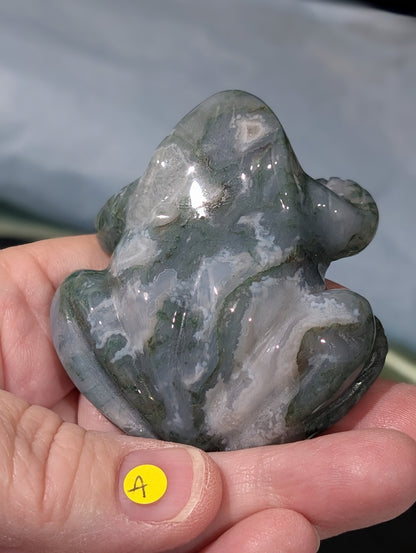 Hand Carved Moss Agate Frog Figurine 1A5