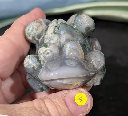 Hand Carved Moss Agate Frog Figurine 1B3
