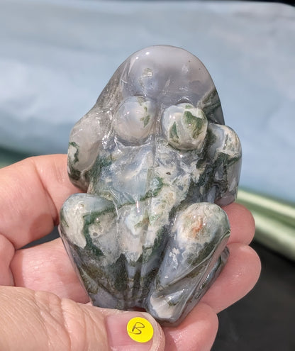 Hand Carved Moss Agate Frog Figurine 1B5