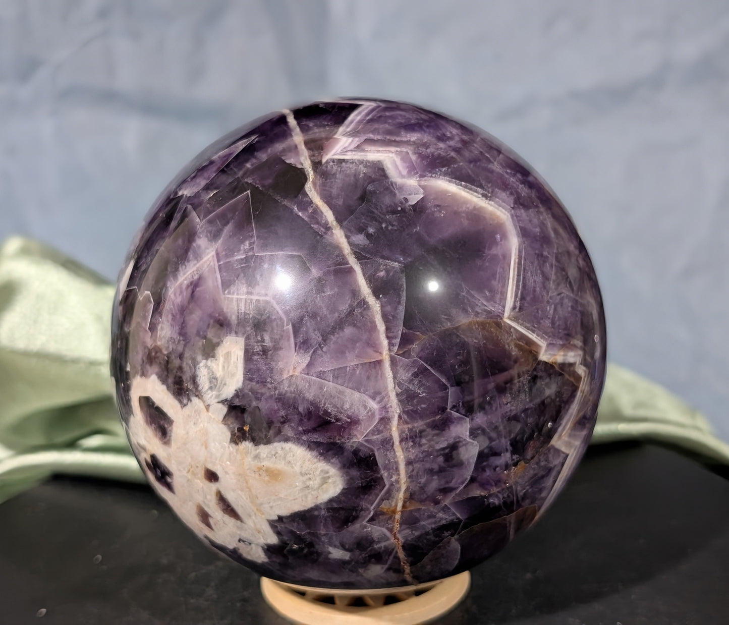 Large Dream Amethyst Sphere 1G