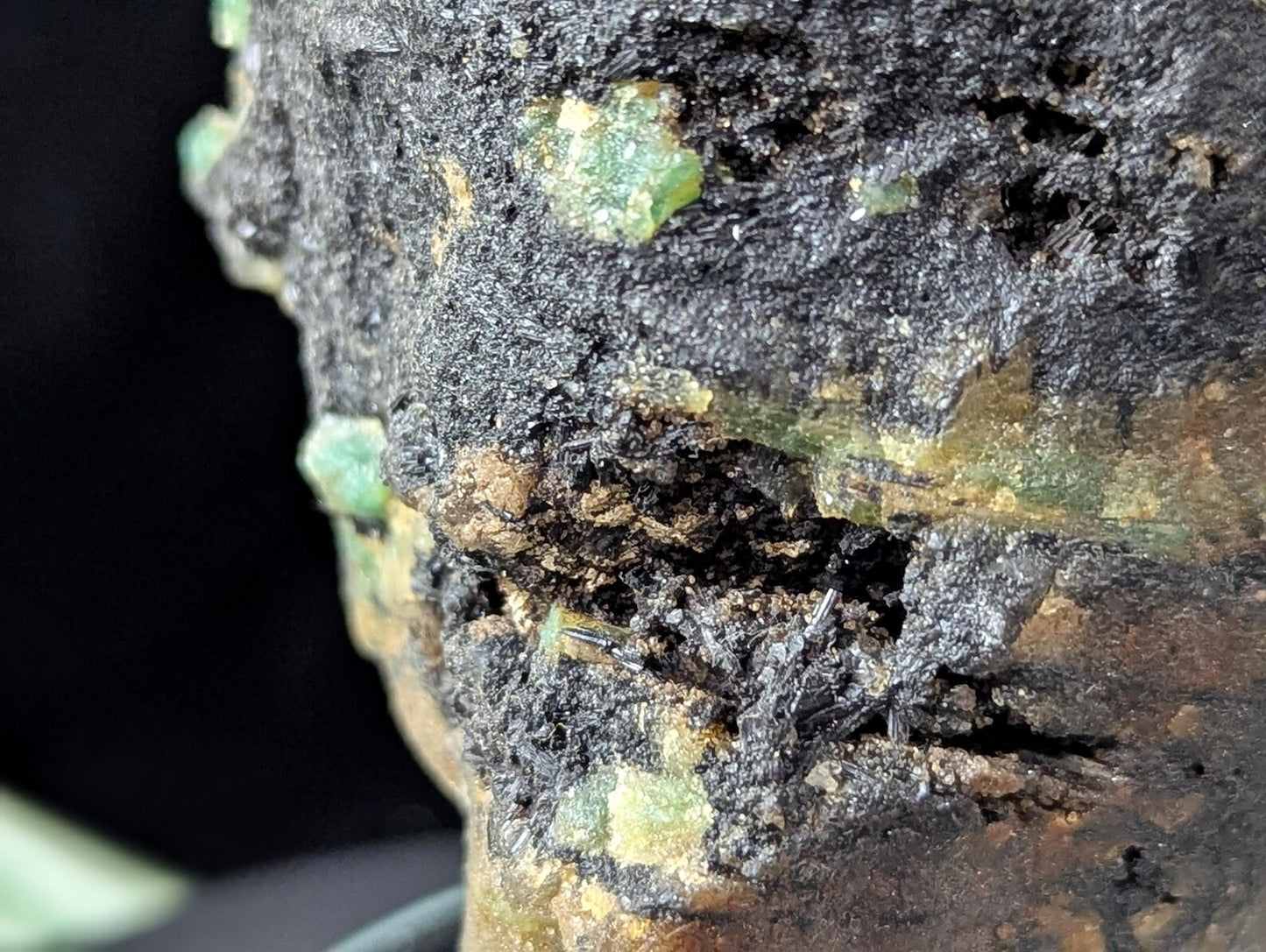 Natural Raw Emerald in Matrix Specimen 1I