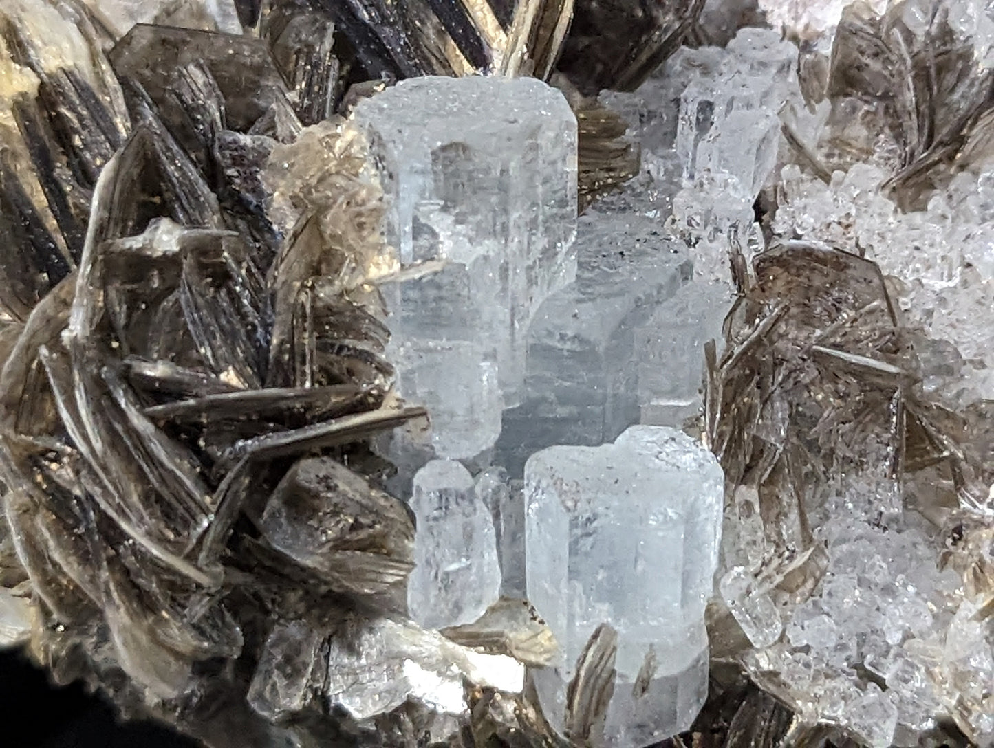 Natural Terminated Aquamarine Specimen with Muscovite In Matrix