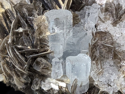 Natural Terminated Aquamarine Specimen with Muscovite In Matrix