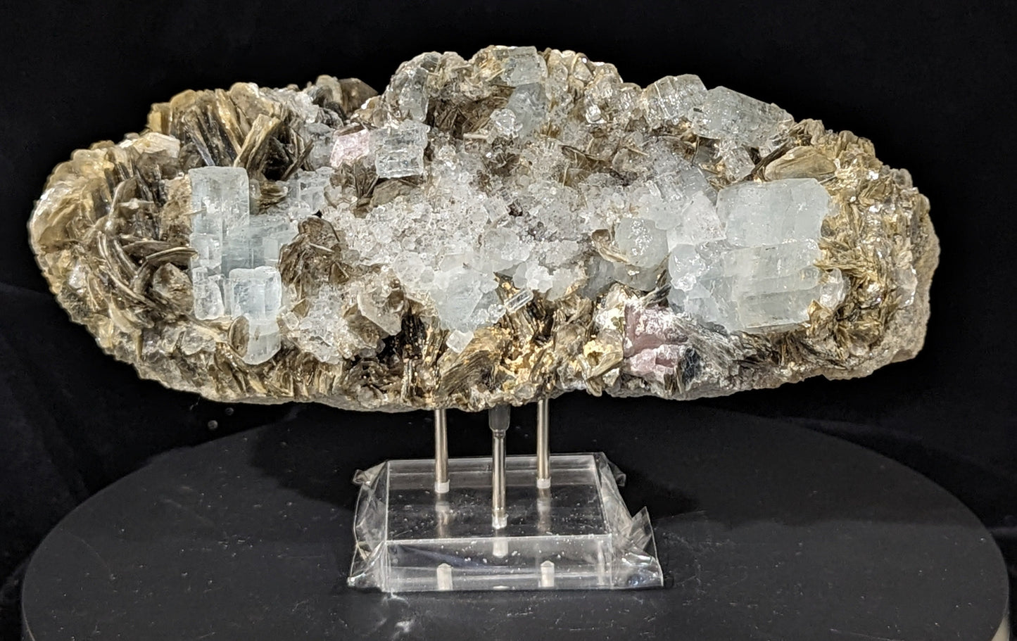 Natural Terminated Aquamarine Specimen with Muscovite In Matrix