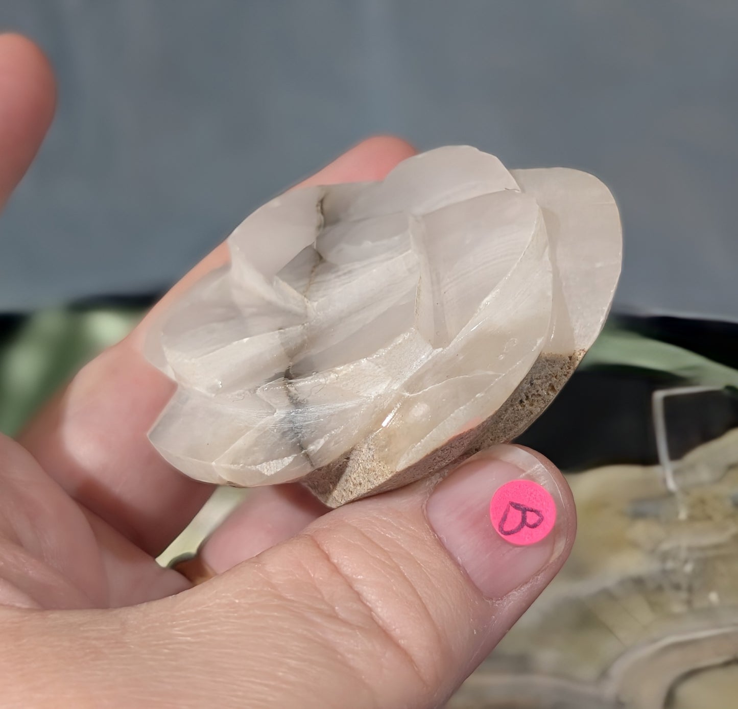 UV Reactive Smoky Pink Mangano Calcite Roses