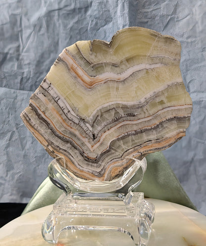 Raw Edged Brucite Slab