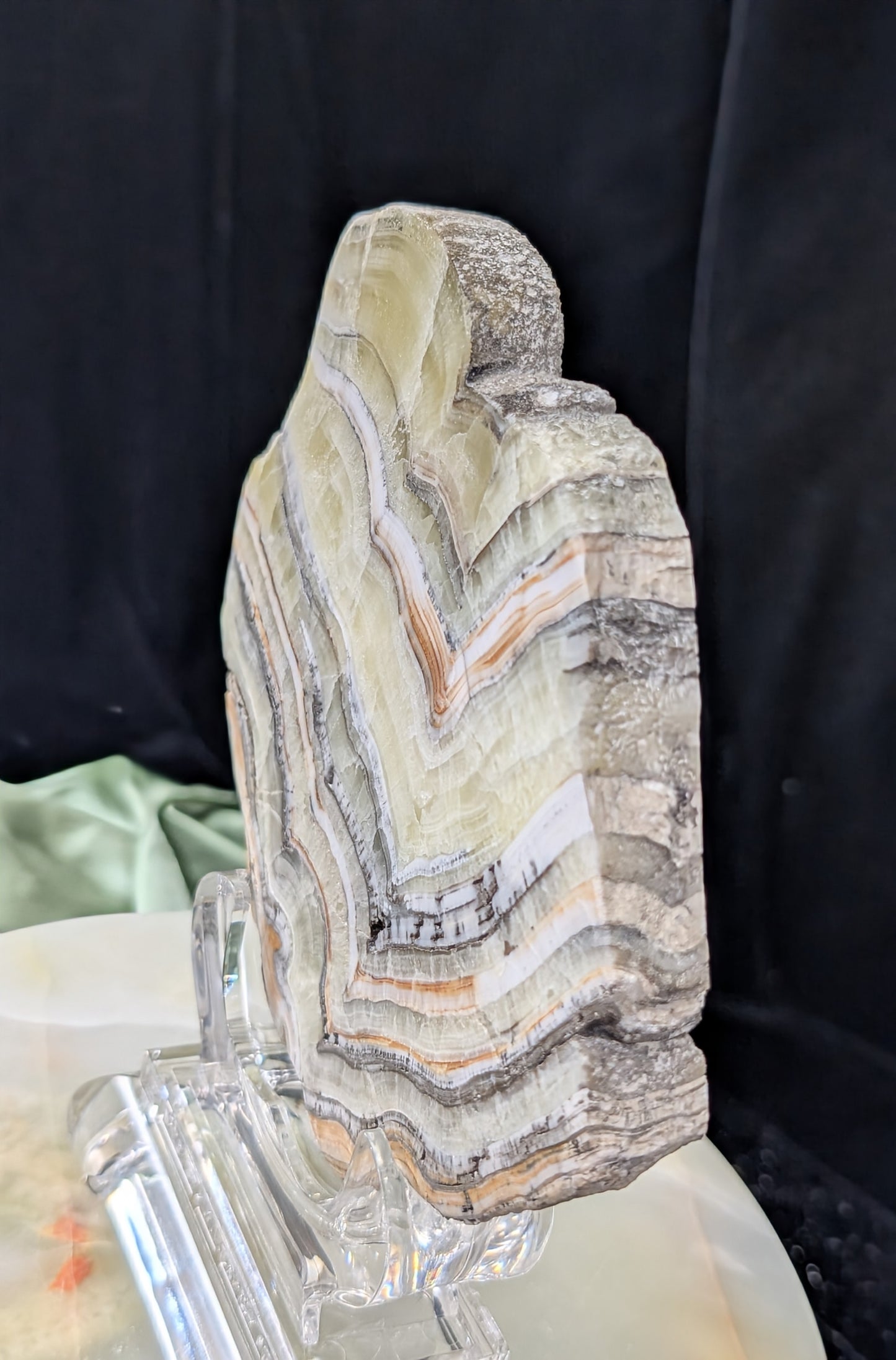 Raw Edged Brucite Slab