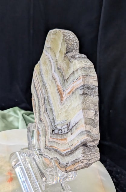 Raw Edged Brucite Slab