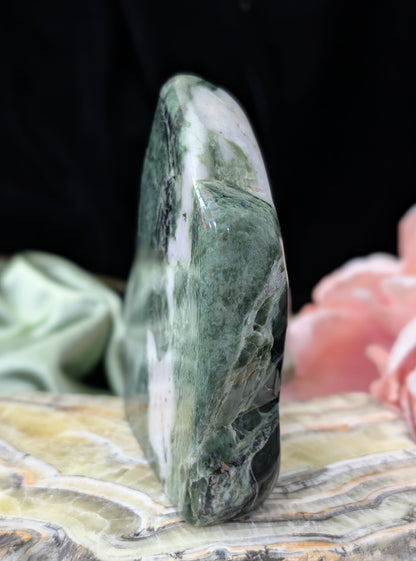 Serpentine and UV Reactive Calcite Freeform