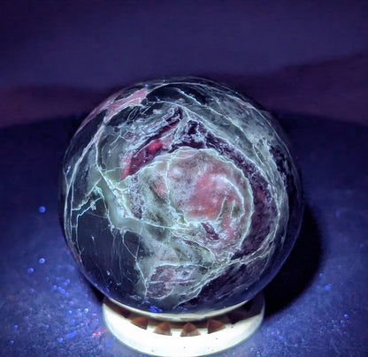 UV Reactive Serpentine Sphere