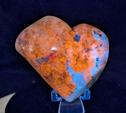 UV Reactive Sodalite Freeform