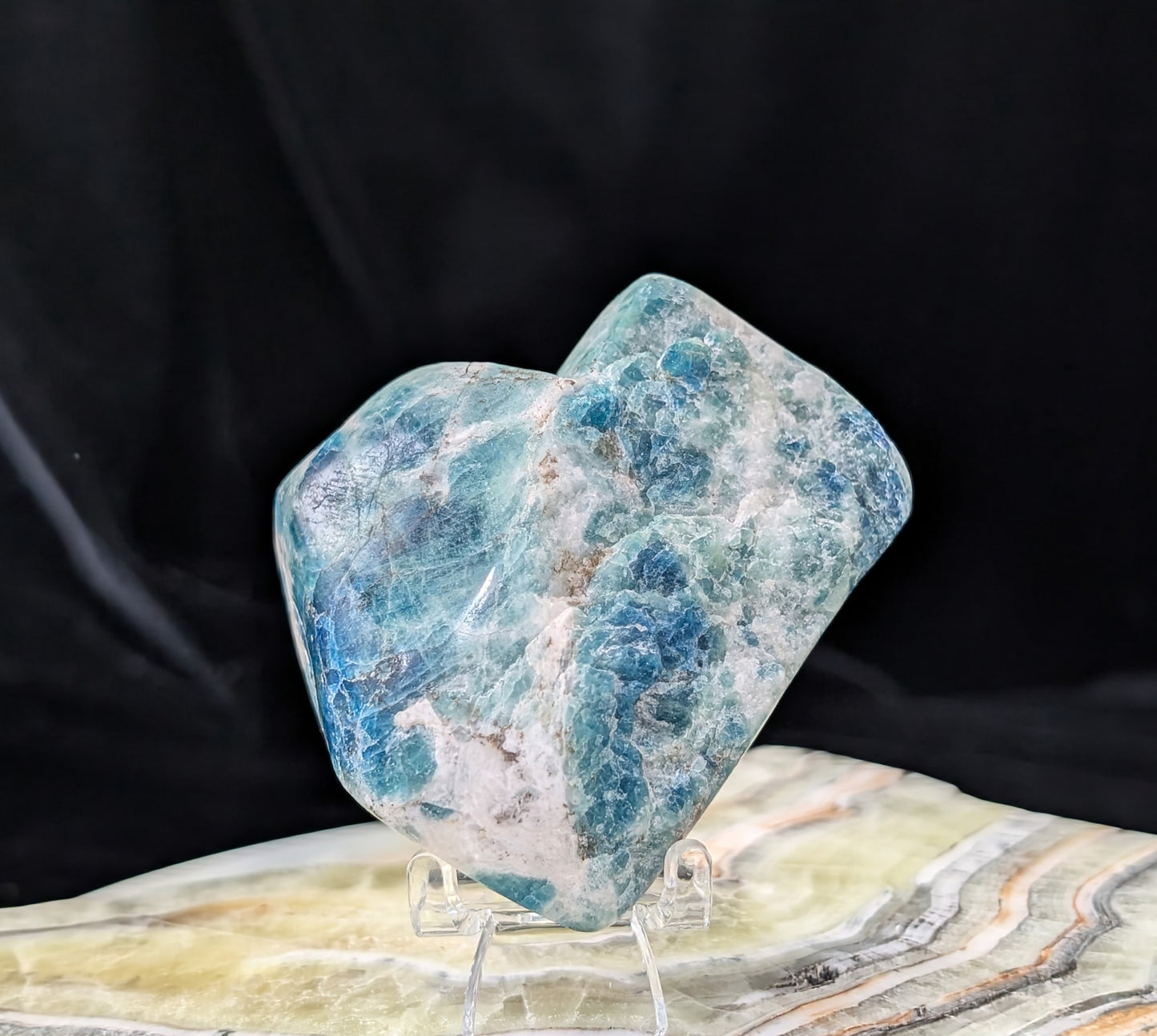 UV Reactive Sodalite Freeform