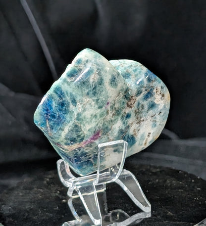 UV Reactive Sodalite Freeform