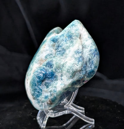 UV Reactive Sodalite Freeform