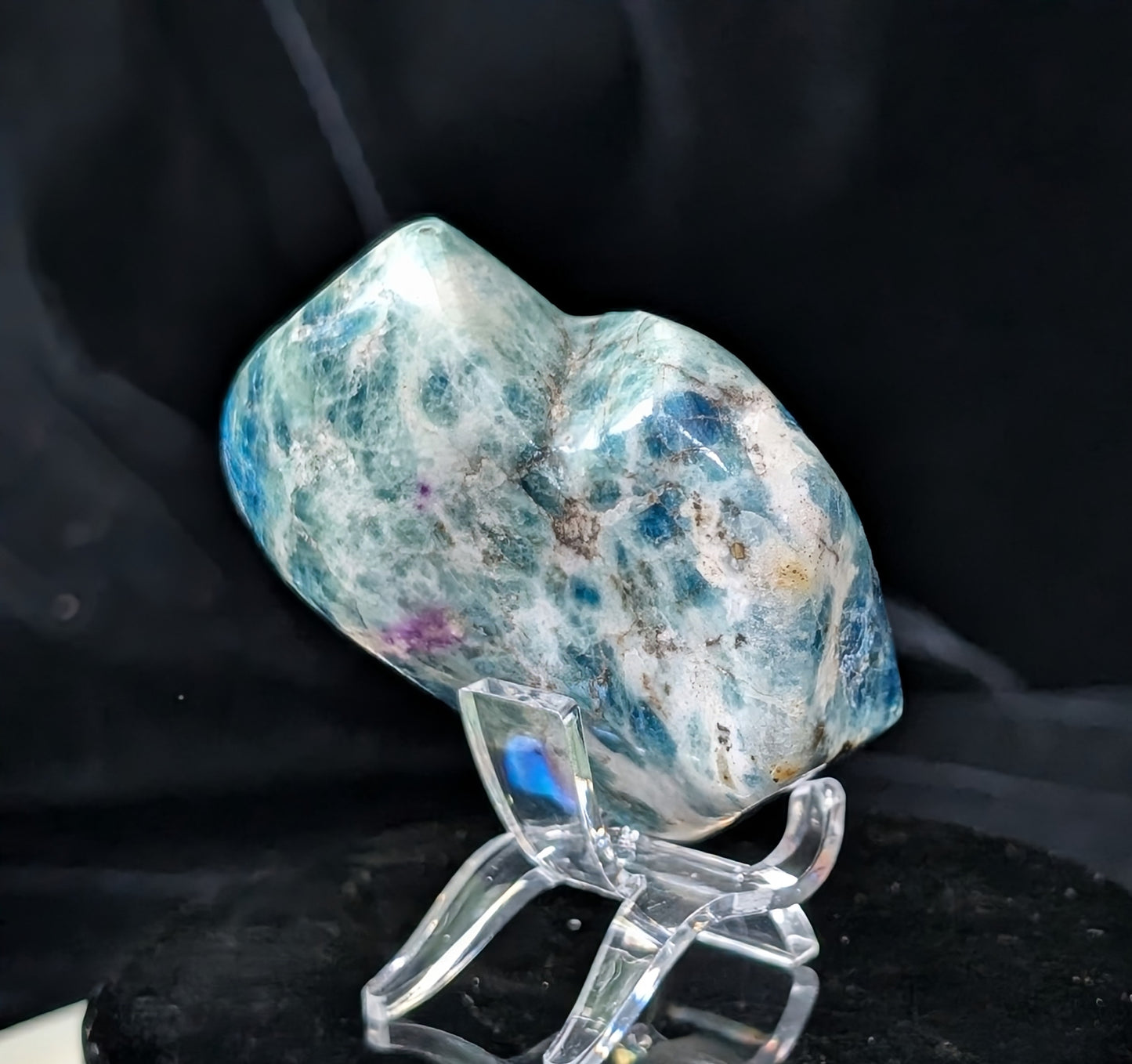 UV Reactive Sodalite Freeform