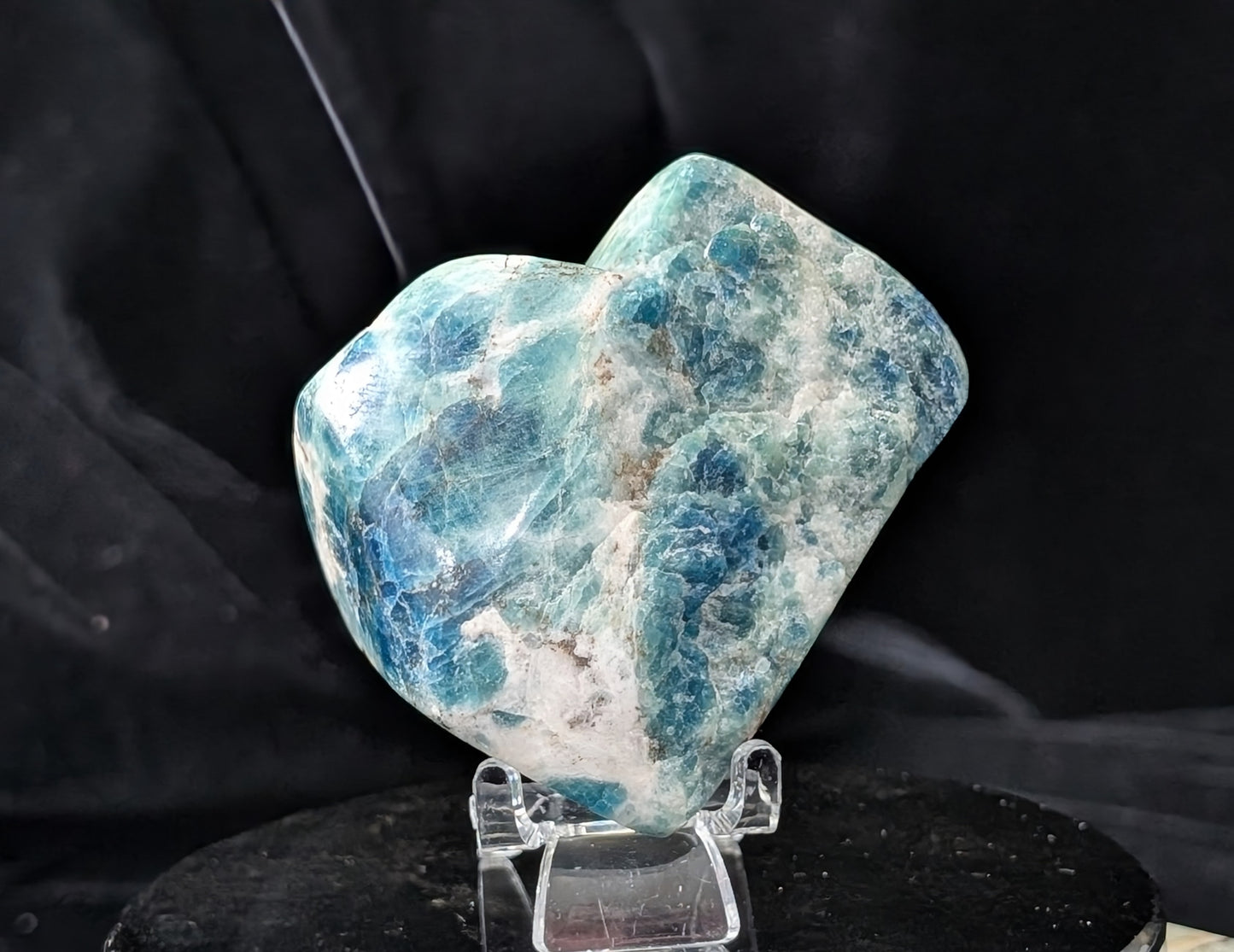 UV Reactive Sodalite Freeform
