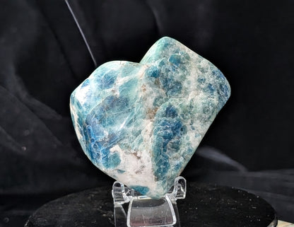UV Reactive Sodalite Freeform