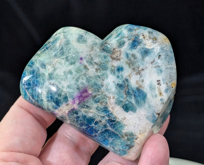 UV Reactive Sodalite Freeform